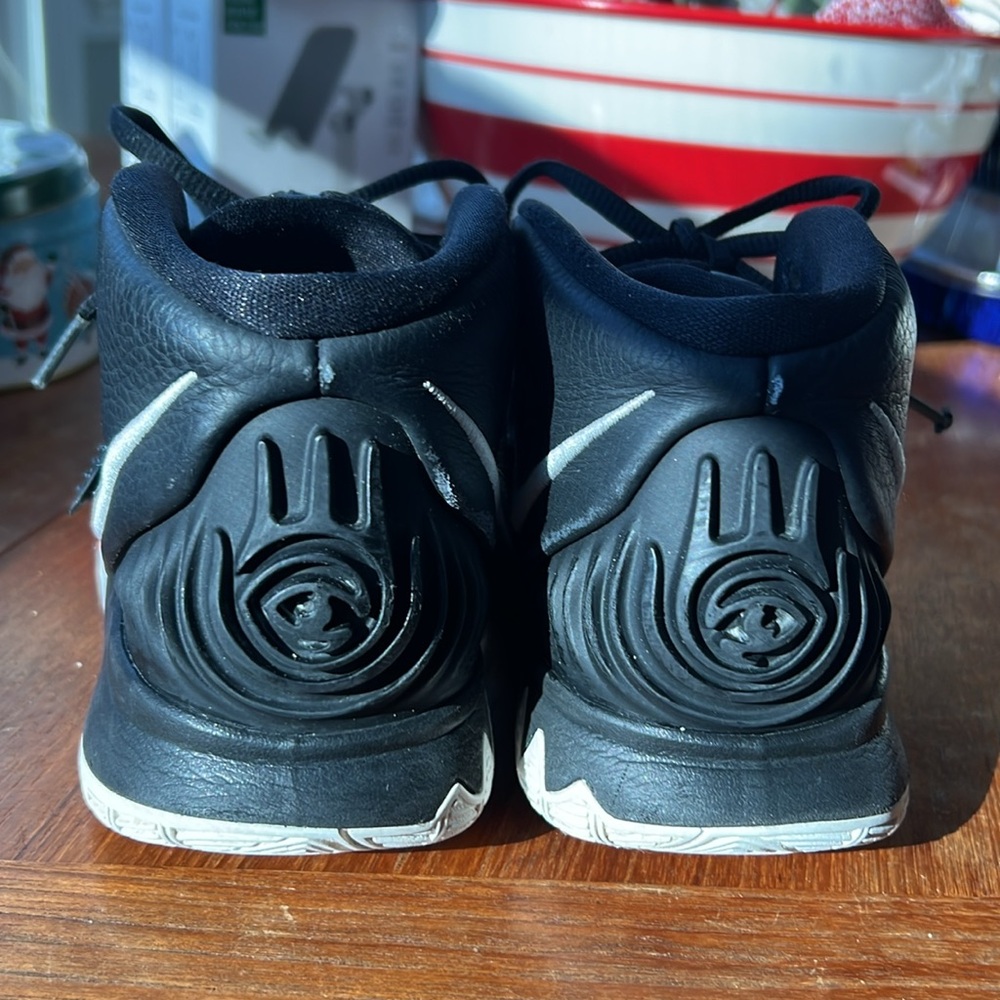 Nike Kyrie 6 Sneakers